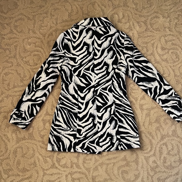 Like new double breasted zebra/silver print pea coat.92% poly, 8% metallic.Sz S - Picture 3 of 5
